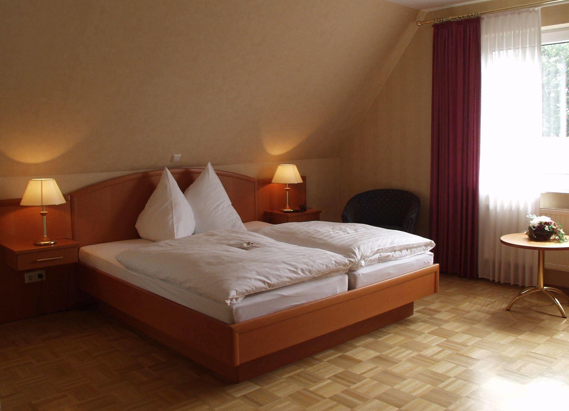 Zur Linde Hotel Heede Exterior foto
